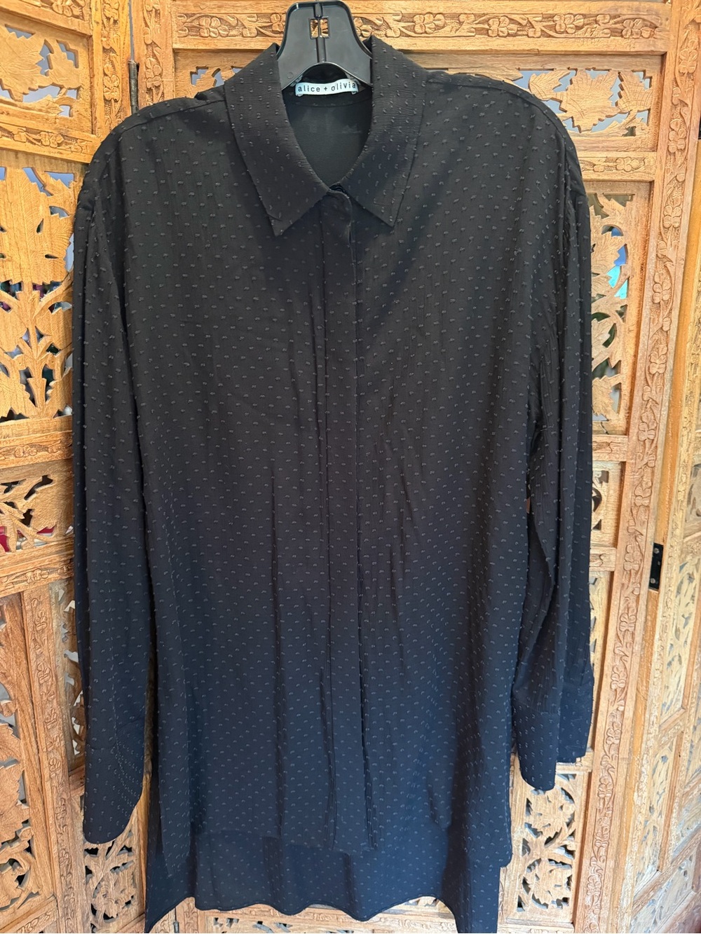 Alice + Olivia Black Dot-Textured Long Sleeve Dress Shirt